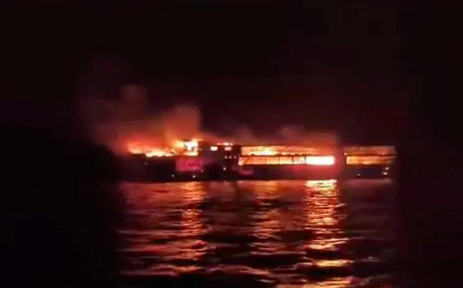 Tragedi Laut: Feri Terbakar Hebat, Ratusan Penumpang Terancam, 87 Hilang