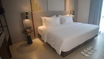 Hilangnya Jam Dinding di Kamar Hotel: Alasan di Balik Tren Tanpa Waktu
