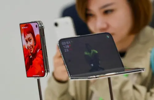 Bukan Apple, Ponsel Lipat Pertama Ternyata Lahir di China Delapan Tahun Lebih Dulu